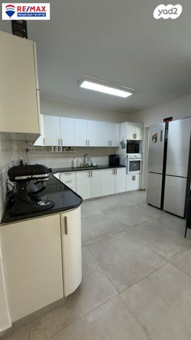 בית פרטי/ קוטג', משעול עינב 23, הפרחים, קרית גת