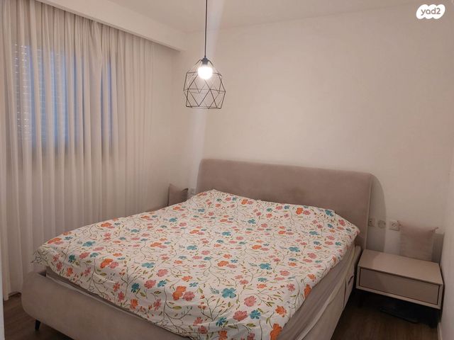 דירת גן, צור יצחק, צור יצחק