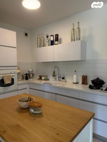 דירה, ניסים אלוני, פסגות אפק, ראש העין