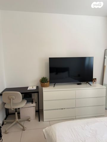 דירה, ניסים אלוני, פסגות אפק, ראש העין