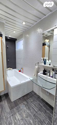 גג/ פנטהאוז, יוסף אהרונוביץ' 94, ג'סי כהן, חולון