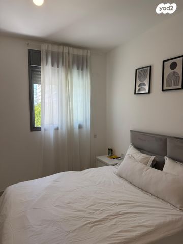 דירה, ניסים אלוני, פסגות אפק, ראש העין