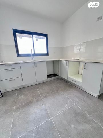 דירה, עזר ויצמן, השכונה המערבית, מגדל העמק