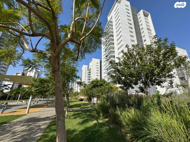 דירה, נחשול, נופרים, ראש העין