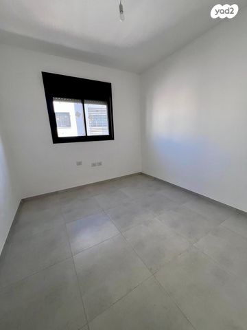 דירה, עזר ויצמן, השכונה המערבית, מגדל העמק