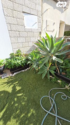 דו משפחתי, רקפת, טבריה