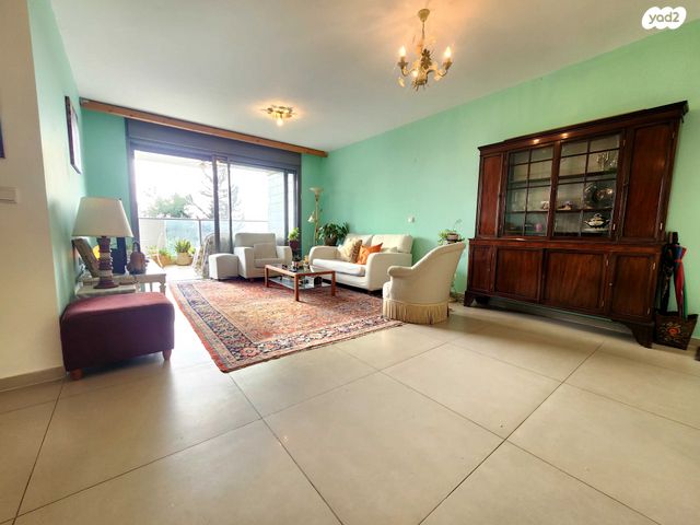 דירה, החורש, חריש