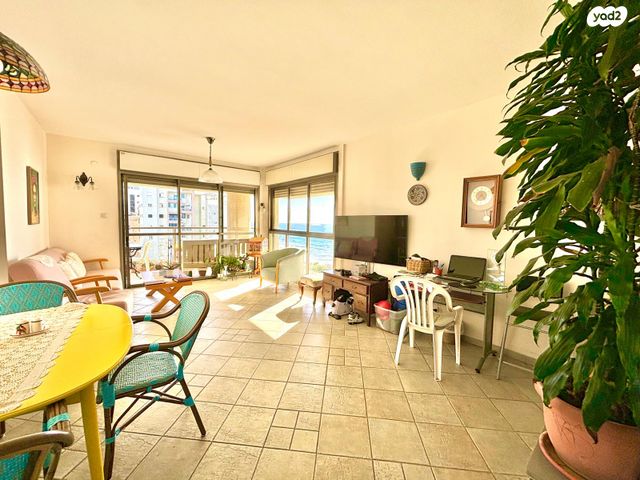 דירה, אוסקר שינדלר, הגבול רוטשילד, בת ים