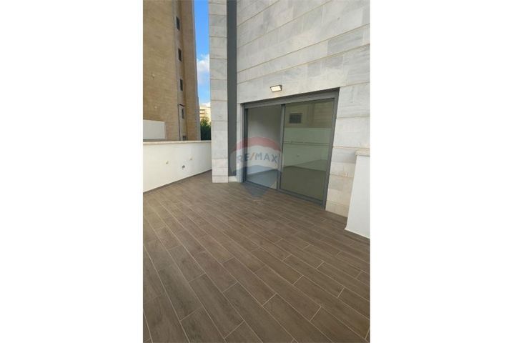 דירת גן, אסירי ציון 7, קרית שלום, תל אביב יפו