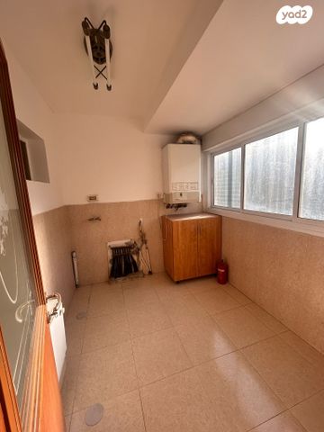 דירה, אברהם דוד ליכטמן, פסגת זאב, ירושלים