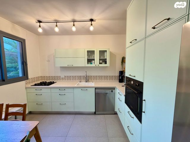 דירת גן, ששת הימים, הוד השרון