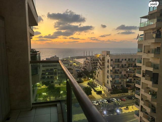 מרינה, פארק לאומי וחופים