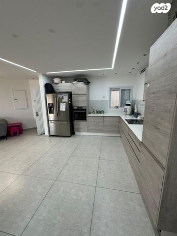 גג/ פנטהאוז, יהושע ייבין 17, נווה זאב, נאות אילן, באר שבע