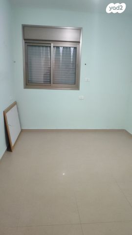 גג/ פנטהאוז, הדקלים, אלונים, קרית אתא