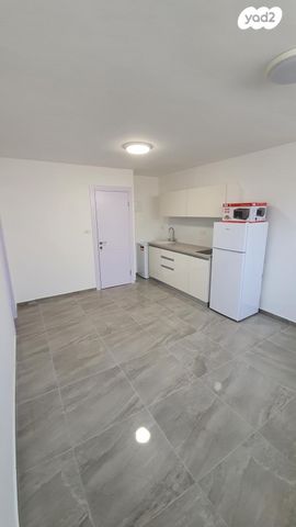 דירה, חב"ד, רמב"ם, ראשון לציון