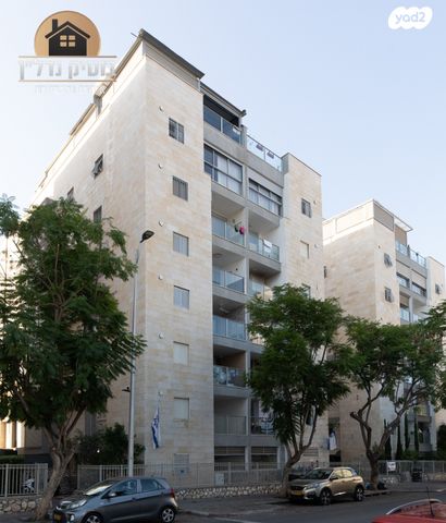 דירה, גבעת התחמושת 12, קרית שרת מערב, חולון