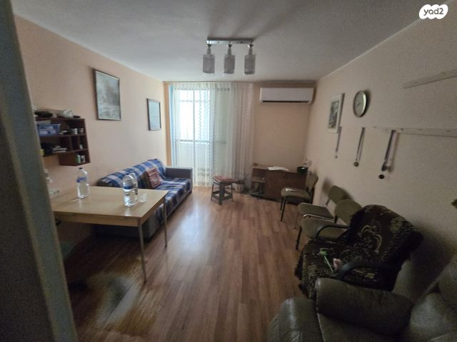 דירה, נורית, נעורים, ערד