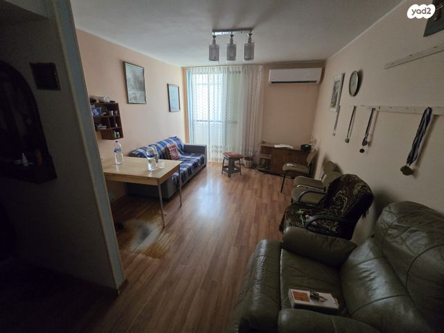 דירה, נורית, נעורים, ערד