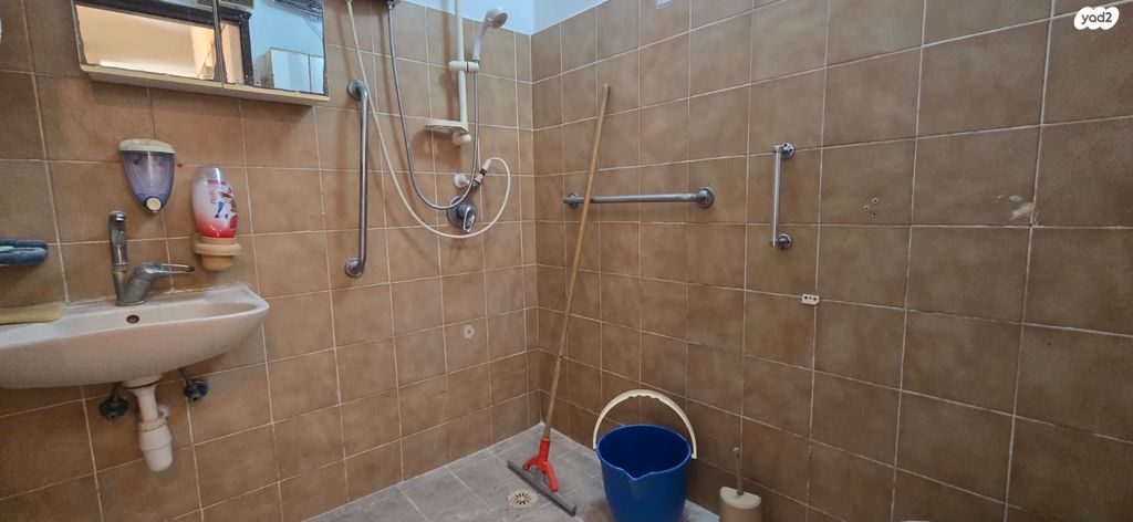 דירה, עובד לדיז'נסקי 10, אושיות, רחובות