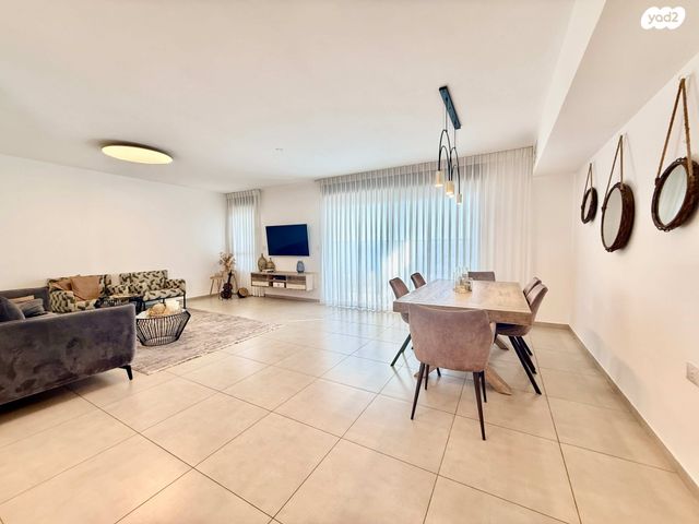 דירה, הרב שלמה מכלוף אורגד, כוכב הצפון, נתניה