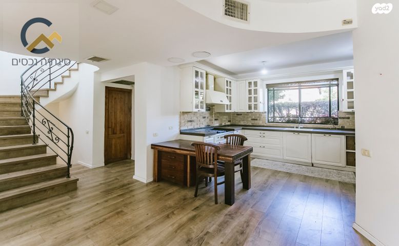 בית פרטי/ קוטג', מתחם 19 - 20 (מתחם הפרחים), הוד השרון