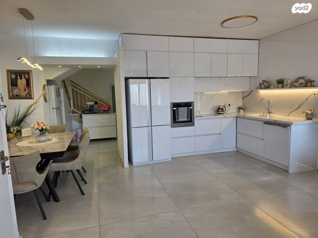 דופלקס, לוי אשכול, כהן, טירת כרמל