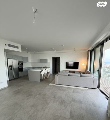 דירה, אמנון ליפקין שחק, נוף הטיילת, נתניה