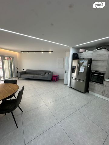 גג/ פנטהאוז, יהושע ייבין 17, נווה זאב, נאות אילן, באר שבע