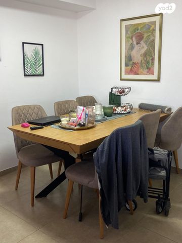 דירה, נחל אלכסנדר, צור יצחק, צור יצחק