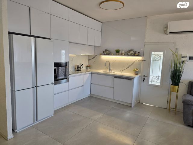 דופלקס, לוי אשכול, כהן, טירת כרמל