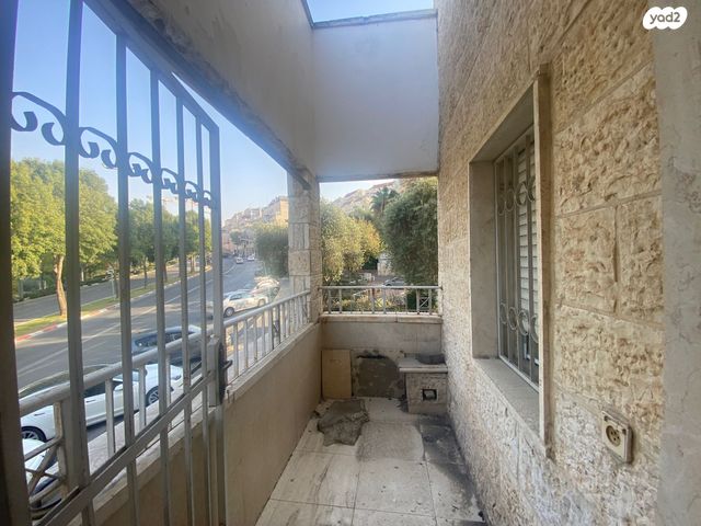 דירה, אברהם דוד ליכטמן, פסגת זאב, ירושלים