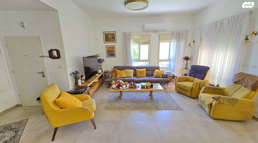 בית פרטי/ קוטג', שקד