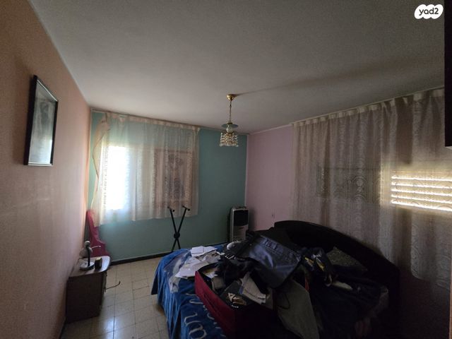 דירה, נורית, נעורים, ערד