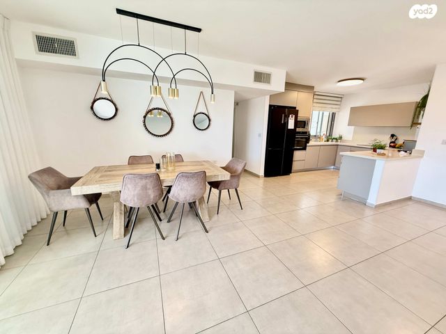 דירה, הרב שלמה מכלוף אורגד, כוכב הצפון, נתניה