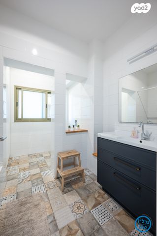 דירת גן, חלומות זכרון, זכרון יעקב