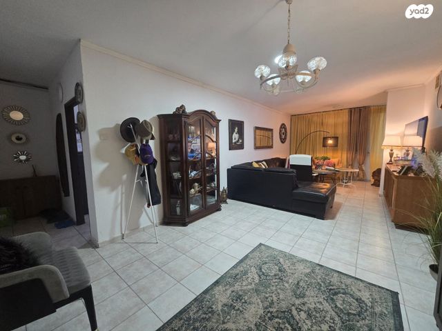 דירה, שדרות אליהו גולומב 26, הדר עליון, חיפה