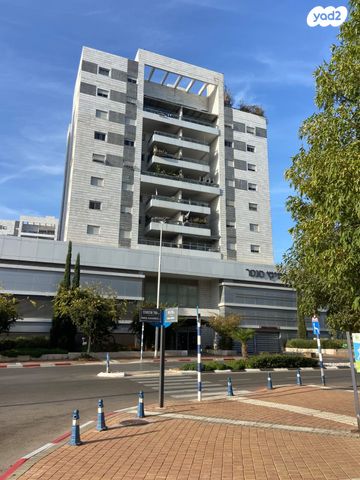 דירה, נחל אלכסנדר, צור יצחק, צור יצחק