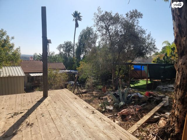 דו משפחתי, כרמים, שריגים