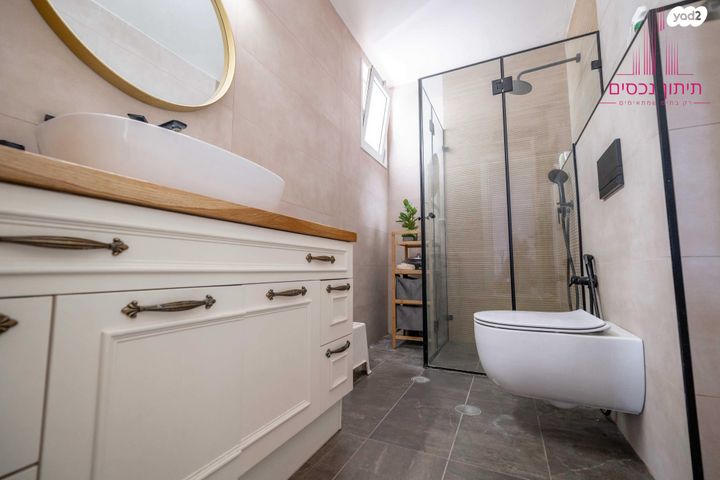 גג/ פנטהאוז, מודיעין מכבים רעות