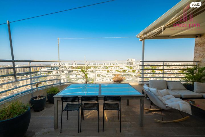 גג/ פנטהאוז, מודיעין מכבים רעות