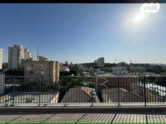 גג/ פנטהאוז, רחל 15, גבעת הרמבם, גבעתיים