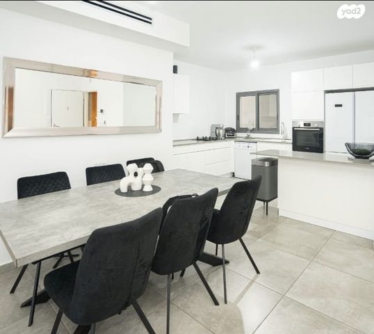 דירת גן, אהבת אדם 90, שרונה, כפר יונה