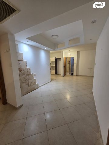 דירה, רחבעם זאבי, באר שבע