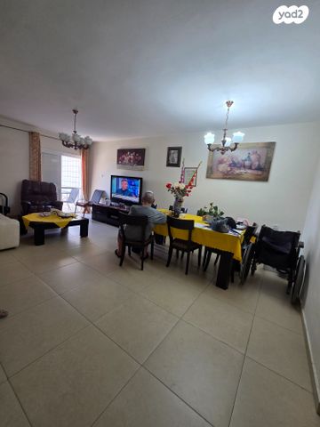 דירה, יהוד מונוסון