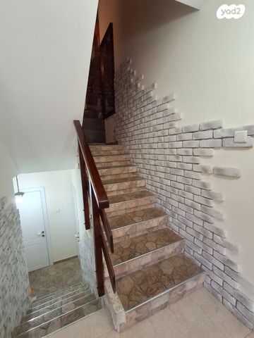 טריפלקס, שדרות העצמאות 187, הפרחים, קרית גת