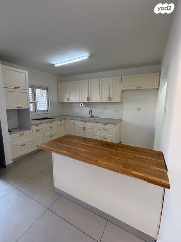 דירת גן, חוחית, צוותא ב, אלפי מנשה