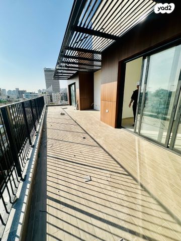 גג/ פנטהאוז, רחל, גבעת הרמבם, גבעתיים