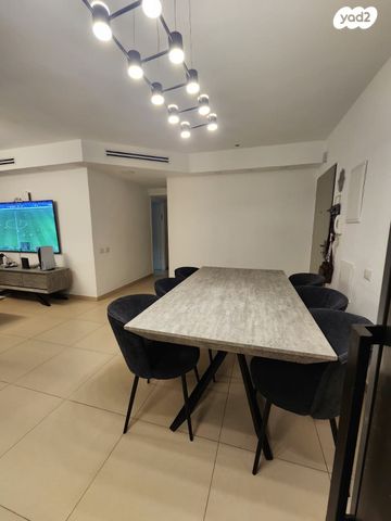 דירה, נעמי שמר, אירוס, ירוחם