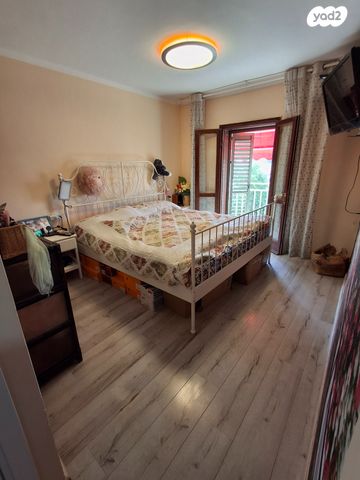 טריפלקס, שדרות העצמאות 187, הפרחים, קרית גת