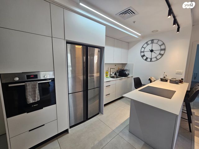 דירה, ליאונרדו דה וינצ'י 12, גני שרונה, קרית הממשלה, תל אביב יפו